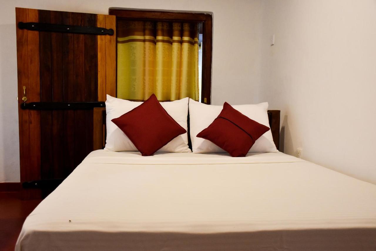 Rainforest Holiday Inn Deniyaya Eksteriør bilde